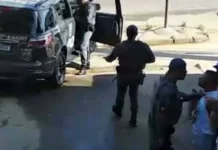 Comerciante é agredido por policial durante abordagem na frente dos filhos