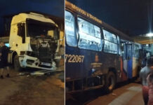 Caminhão bate em ônibus e deixa passageiros feridos