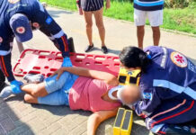 Idosa sofre fratura no fêmur e pulso após tropeçar em buraco na orla de Itanhaém, SP, e aguarda cirurgia