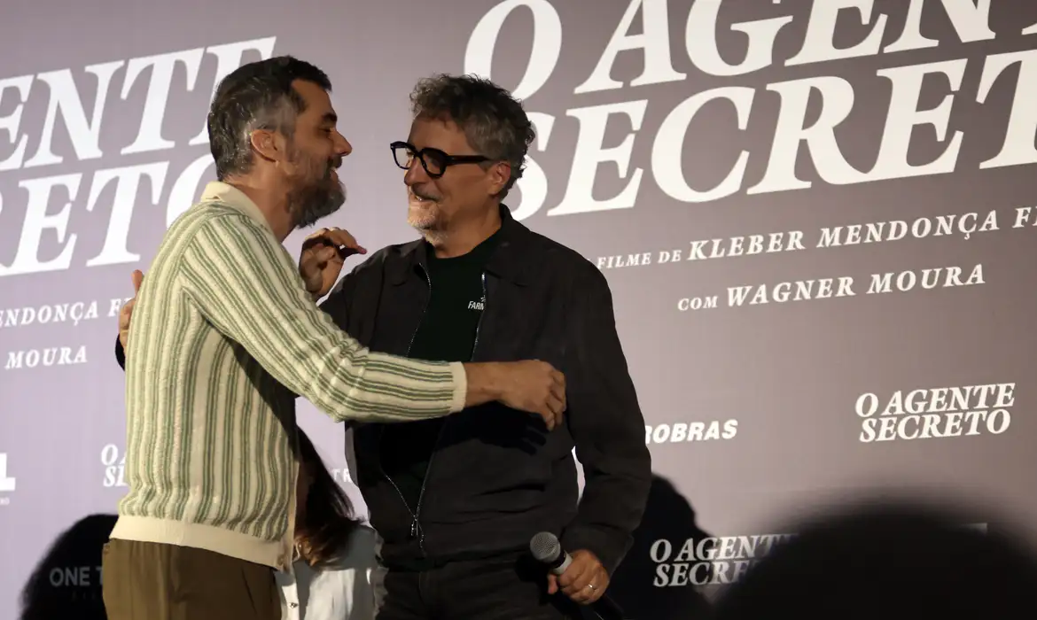 Paulo Pinto/Agência Brasil São Paulo (SP), 28/10/2025 - Ator Wagner Moura e o diretor Kleber Mendoça Filho durante entrevista coletiva do elenco do filme O Agente Secreto, no hotel Renaissance. Foto: Paulo Pinto/Agência Brasil