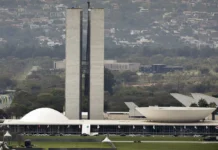 Lula sanciona, com vetos, reajuste salarial para cargos do Legislativo